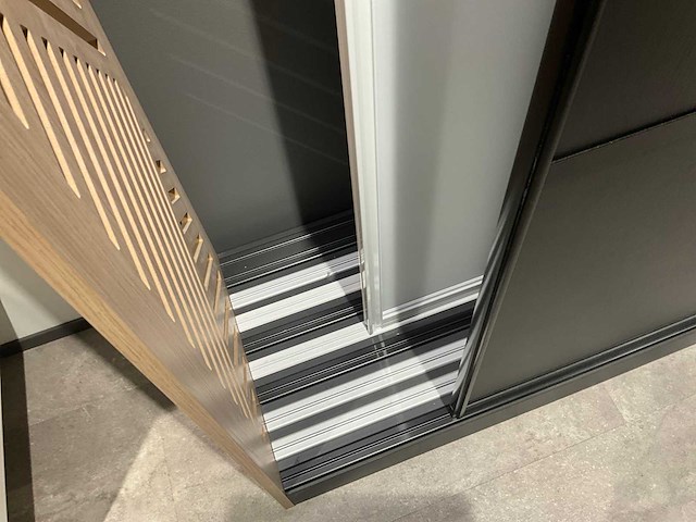 Kvik - opbergkast 128x249x56 cm - afbeelding 5 van  5