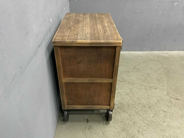 Kwanyin cabinet vintage wheels ladekast (2x) - afbeelding 4 van  9