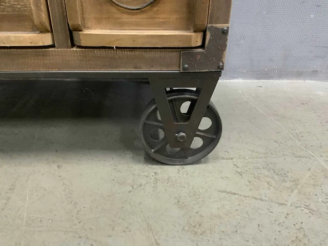 Kwanyin cabinet vintage wheels ladekast (2x) - afbeelding 6 van  9