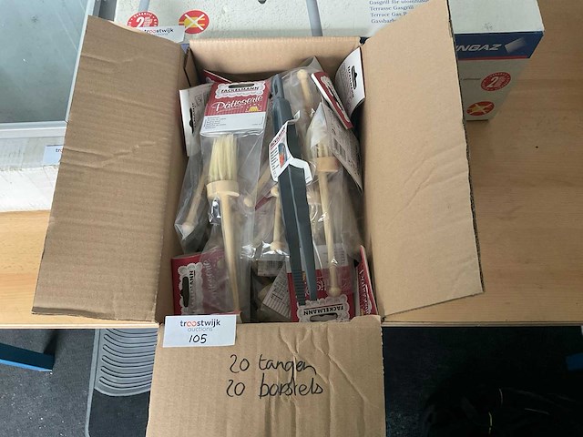 Kwasten en tangen (40x) - afbeelding 1 van  1