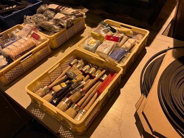 Kwatsn en rollen in plastic krat (2x) - afbeelding 1 van  3