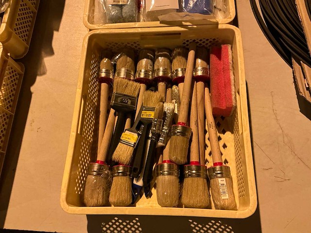 Kwatsn en rollen in plastic krat (2x) - afbeelding 2 van  3