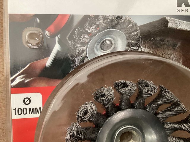 Kwb komstaalborstel 100mm, m14 draad (19x) - afbeelding 2 van  4