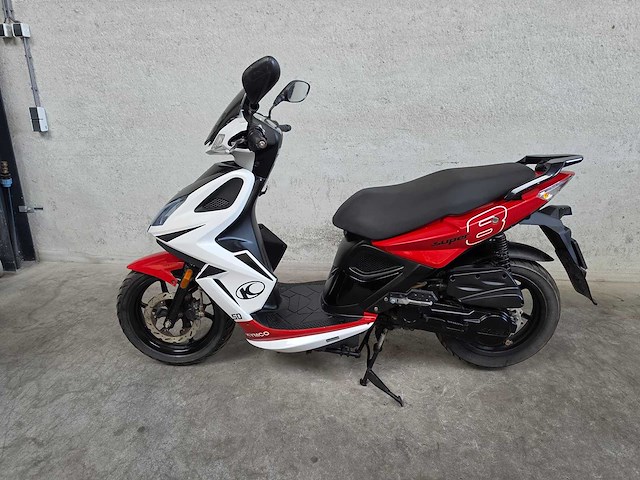 Kymco - bromscooter - super 8 - brommer - afbeelding 1 van  7