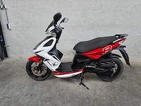 Kymco - bromscooter - super 8 - brommer - afbeelding 1 van  7