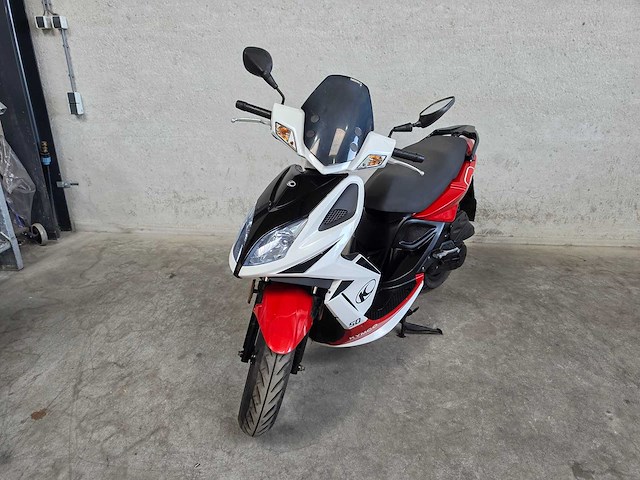 Kymco - bromscooter - super 8 - brommer - afbeelding 3 van  7