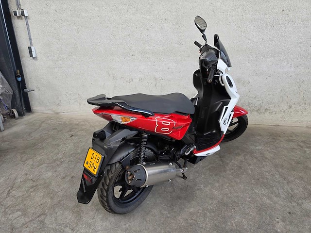 Kymco - bromscooter - super 8 - brommer - afbeelding 5 van  7