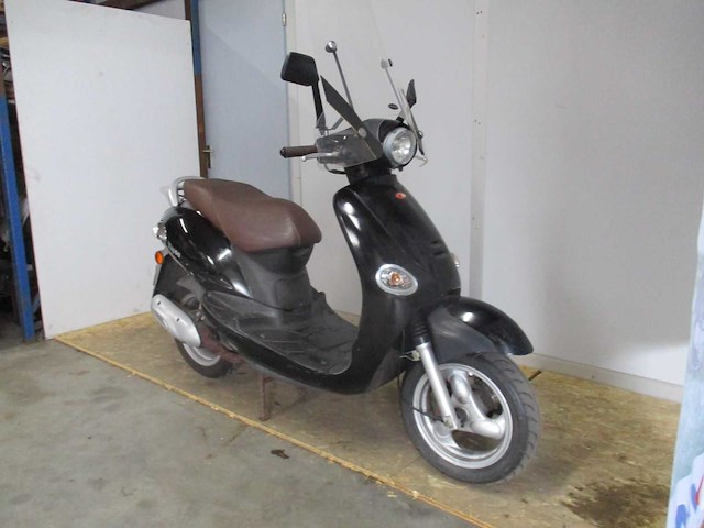 Kymco - bromscooter - yup 50 2 takt - scooter - afbeelding 7 van  11