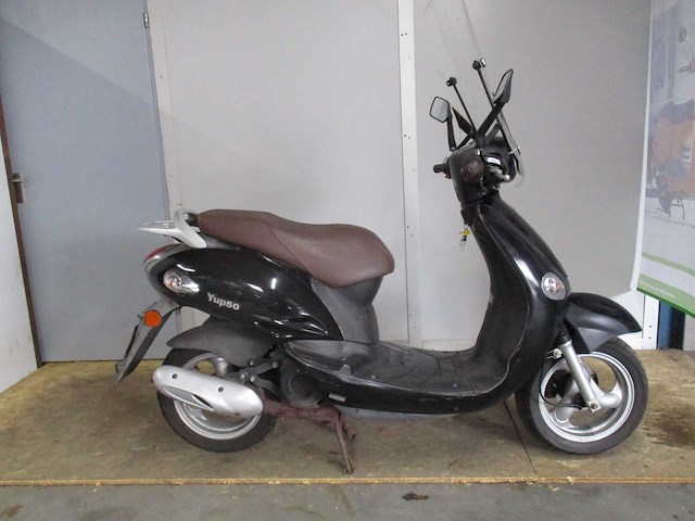 Kymco - bromscooter - yup 50 2 takt - scooter - afbeelding 8 van  11