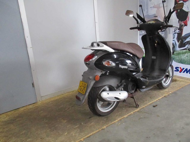 Kymco - bromscooter - yup 50 2 takt - scooter - afbeelding 9 van  11