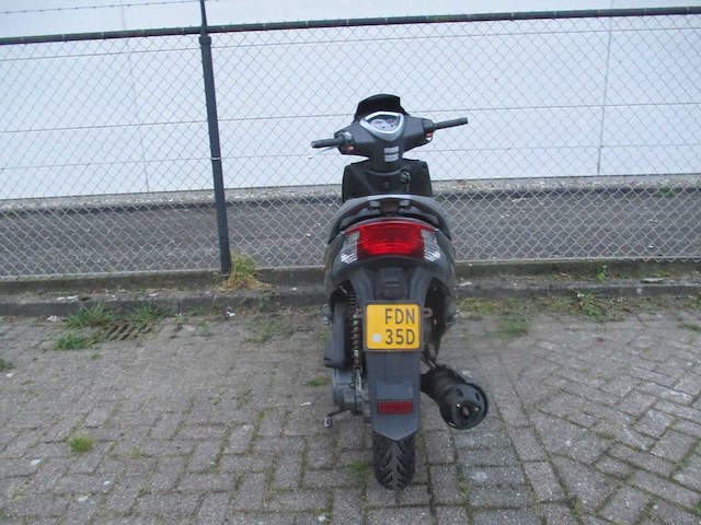 Kymco - schade bromscooter - agility 16" + injectie - scooter - afbeelding 10 van  11