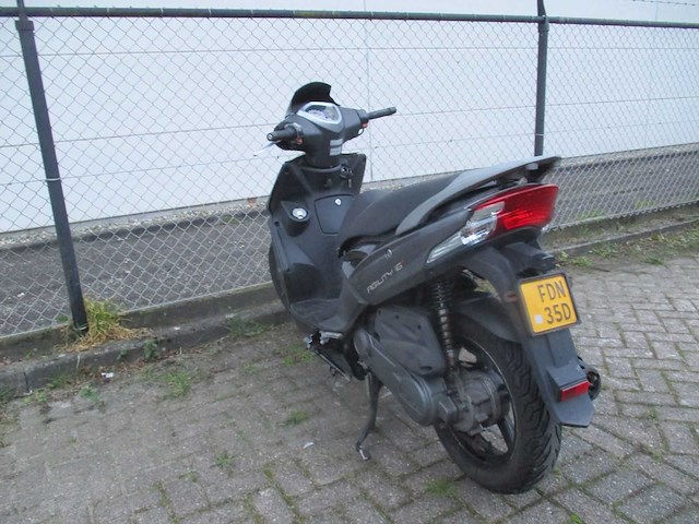 Kymco - schade bromscooter - agility 16" + injectie - scooter - afbeelding 2 van  11