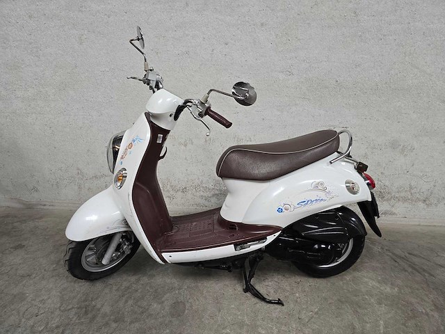 Kymco - snorscooter - sento - 4t 25km uitvoering d424nv - afbeelding 1 van  7