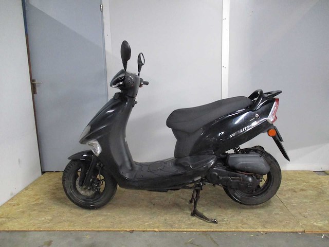 Kymco - snorscooter - vitality 4t 50 - scooter - afbeelding 1 van  11
