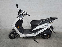 Kymco - snorscooter - vp 50 - 4t 25km uitvoering f636gt - afbeelding 1 van  8
