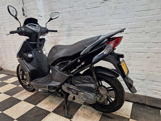 Kymco agility 16+ 45 km bromscooter 4takt - afbeelding 3 van  7