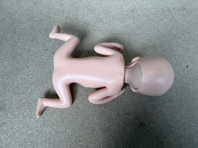 Kyoto kagaku - mw33 elbw - prematuur baby nood training simulatie pop - afbeelding 4 van  7