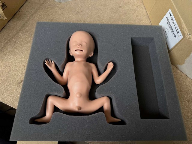 Kyoto kagaku - mw33 elbw - prematuur baby nood training simulatie pop - afbeelding 5 van  7