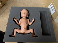 Kyoto kagaku - mw33 elbw - prematuur baby nood training simulatie pop - afbeelding 5 van  7