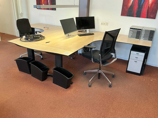 L- vormig bureau met bureaustoel (2x) - afbeelding 1 van  4