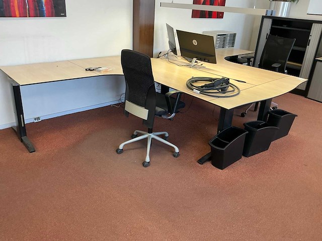 L- vormig bureau met bureaustoel (2x) - afbeelding 2 van  4