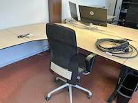 L- vormig bureau met bureaustoel (2x) - afbeelding 3 van  4