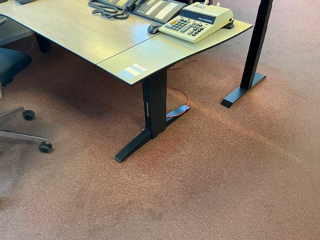 L- vormig bureau met girsberger stoel - afbeelding 5 van  5