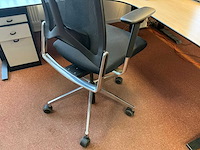 L- vormig bureau met girsberger stoel - afbeelding 2 van  4