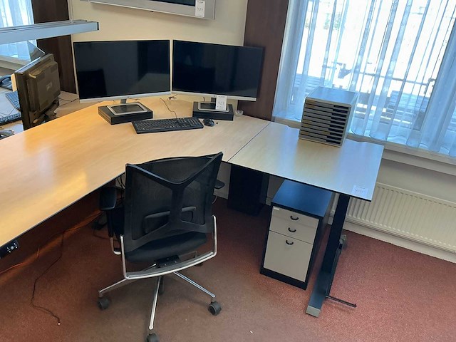 L- vormig electrisch verstelbaar bureau met girsberger stoel - afbeelding 5 van  8
