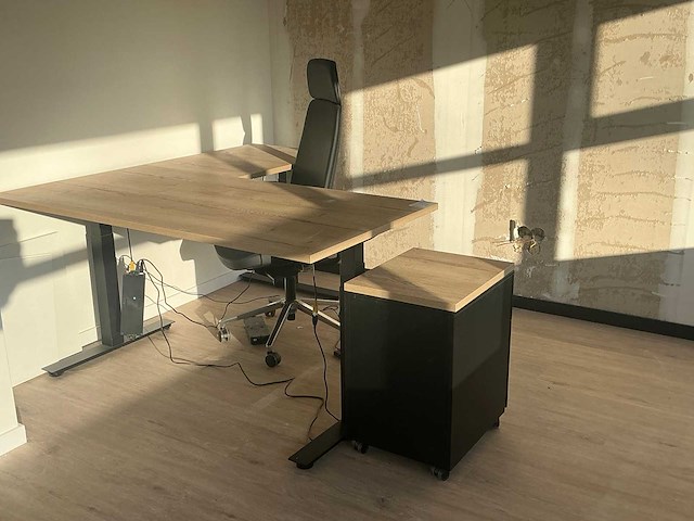 L- vormigbureau - afbeelding 1 van  7