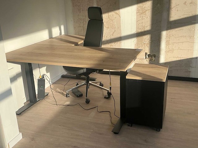 L- vormigbureau - afbeelding 2 van  7