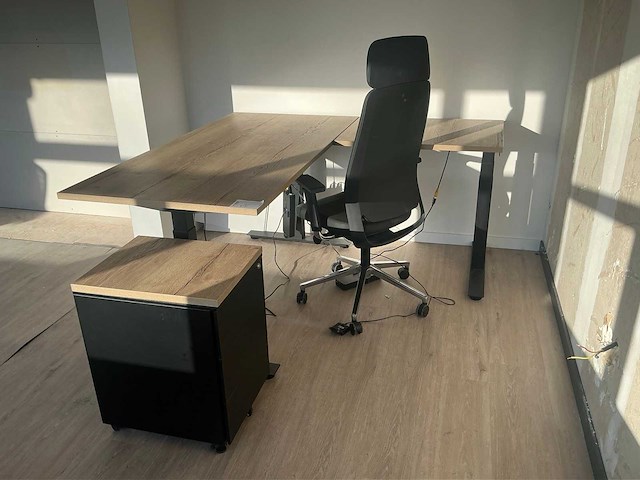 L- vormigbureau - afbeelding 3 van  7