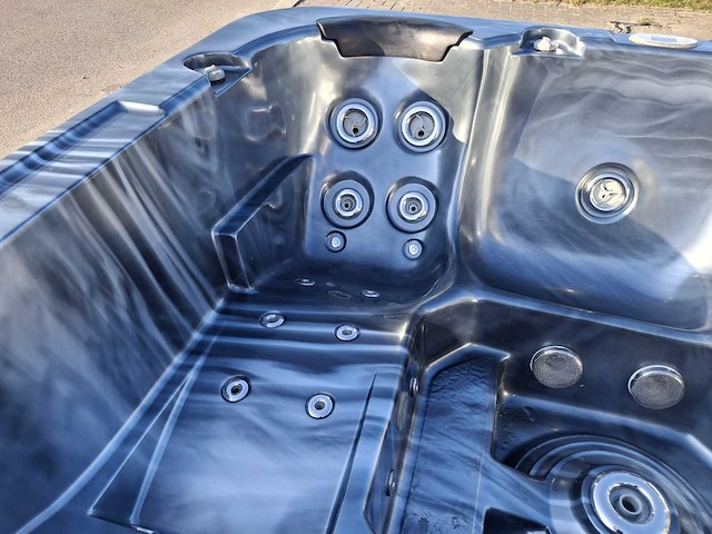 L spa 5 persoons jacuzzi en buitenspa - afbeelding 8 van  14