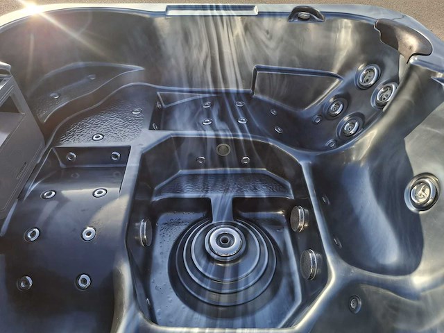 L spa 5 persoons jacuzzi en buitenspa - afbeelding 9 van  14