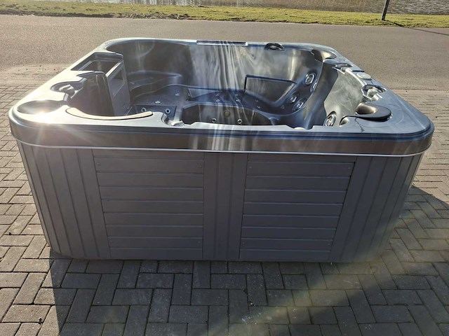 L spa 5 persoons jacuzzi en buitenspa - afbeelding 2 van  29