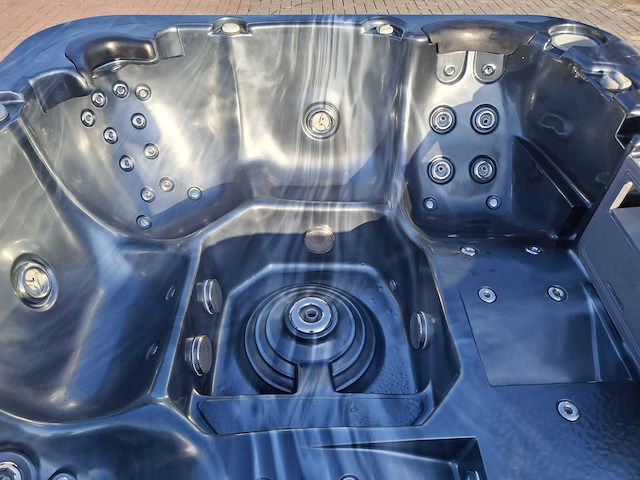 L spa 5 persoons jacuzzi en buitenspa - afbeelding 9 van  29
