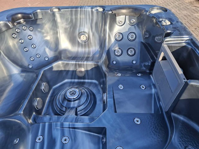 L spa 5 persoons jacuzzi en buitenspa - afbeelding 10 van  29