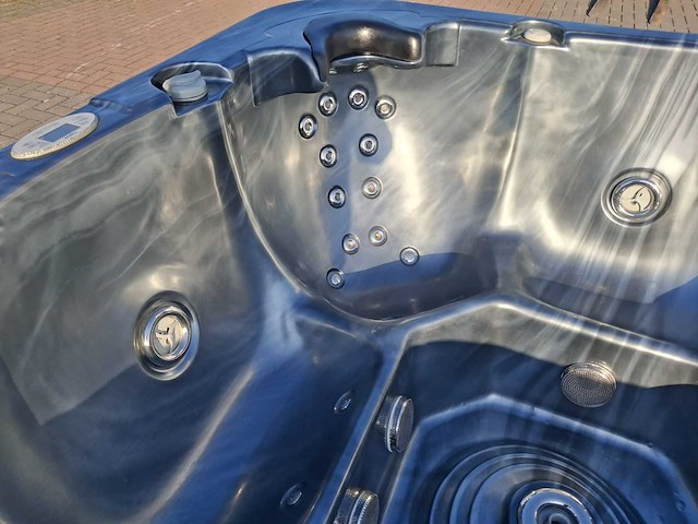 L spa 5 persoons jacuzzi en buitenspa - afbeelding 13 van  29