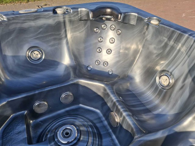 L spa 5 persoons jacuzzi en buitenspa - afbeelding 15 van  29