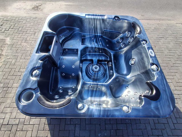 L spa 5 persoons jacuzzi en buitenspa - afbeelding 12 van  29
