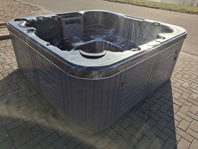 L spa 5 persoons jacuzzi en buitenspa - afbeelding 21 van  29