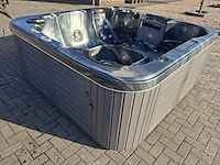 L spa 5 persoons jacuzzi en buitenspa - afbeelding 25 van  29