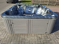 L spa 5 persoons jacuzzi en buitenspa - afbeelding 28 van  29
