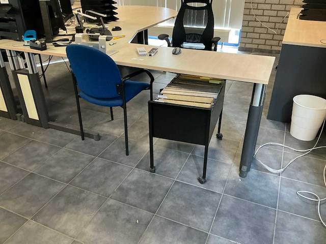 L-vorige bureauopstelling (2x) - afbeelding 3 van  7