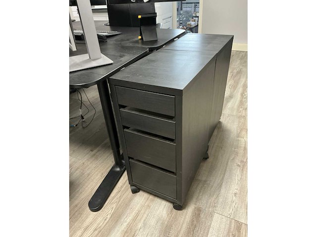 L-vormig bureau met bureaustoel en ladenkast (4x) - afbeelding 6 van  7