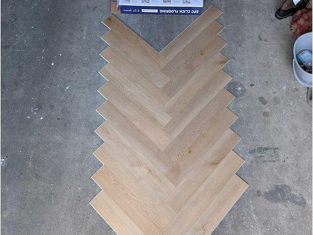 L002 - pvc vloer visgraat 75m2 - afbeelding 7 van  7