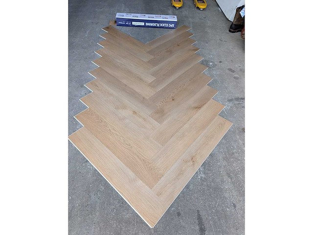 L002 - pvc vloer visgraat 75m2 - afbeelding 2 van  4