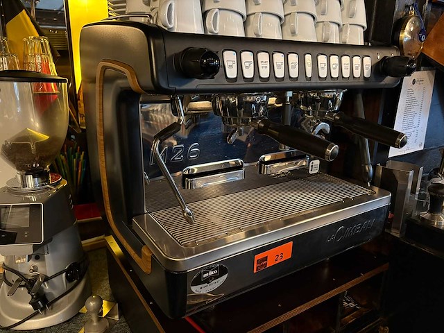 La cimbali - m26 - espressomachine - afbeelding 1 van  8