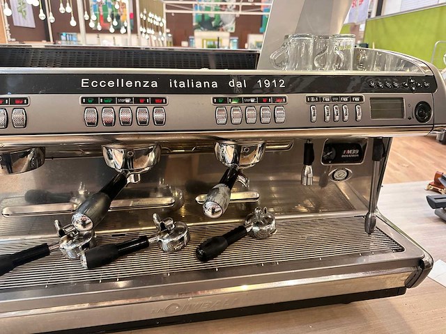 La cimbali m39 dosatron te dt/3 va koffie- espressomachine - afbeelding 10 van  15