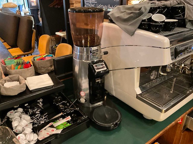 La cimbali magnum koffiemolen - afbeelding 1 van  3